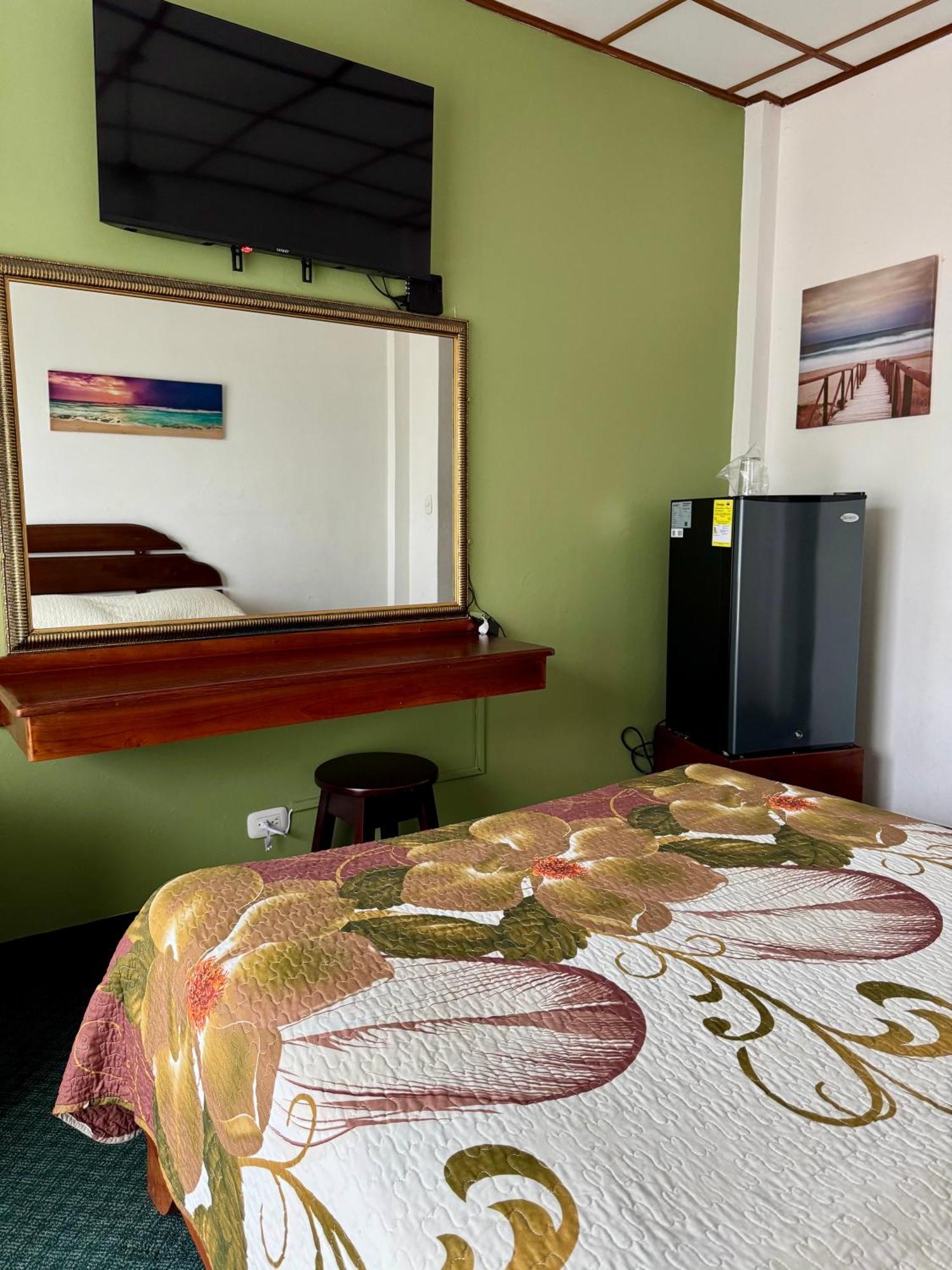 Hotel Malinche Quepos Zewnętrze zdjęcie