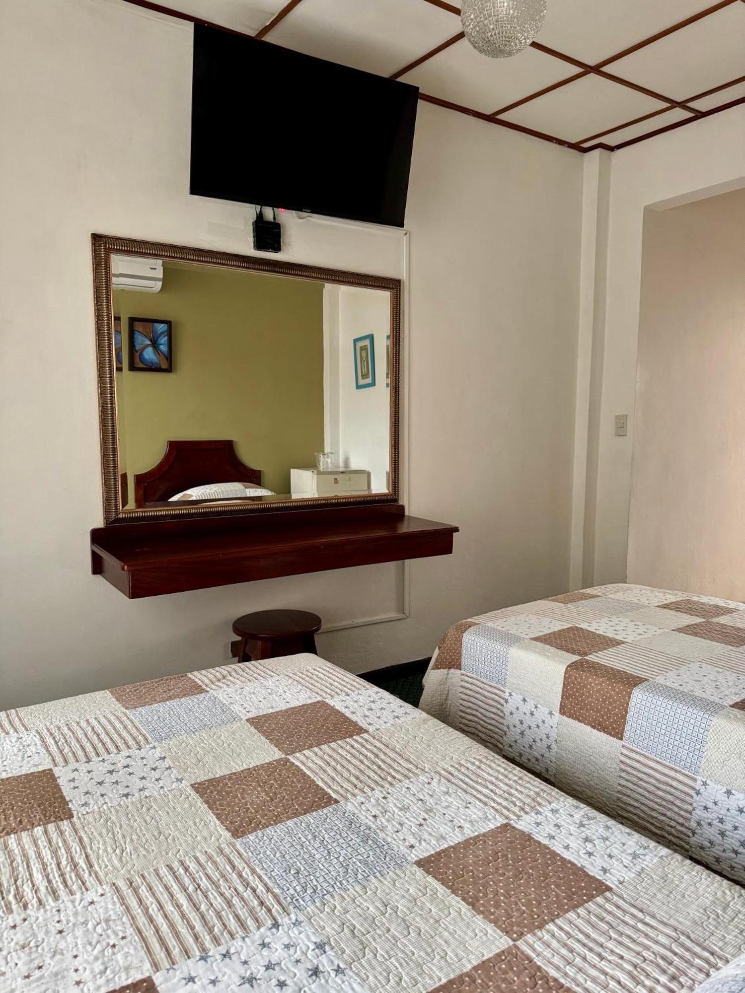 Hotel Malinche Quepos Zewnętrze zdjęcie